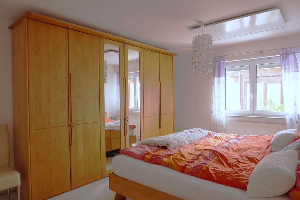 Immobilie in Dettenhausen - EFH + ELW in Aussichtslage mit großzügigem Grundstück - Bild 4