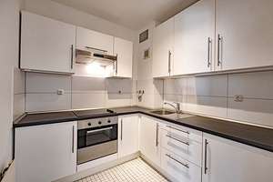 Charmantes Apartment mit privater Dachterrasse + TG-Parker – Die vollständige Adresse der Immobilie erhältst du vom Anbieter., 81929 Daglfing, München – Vorschaubild 5