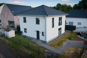 Provisionsfrei vom Eigentümer: Neuwertiges Massivhaus (A+) mit Wärmepumpe, Designerküche & Wallbox – Die vollständige Adresse der Immobilie erhältst du vom Anbieter., 95326 Kulmbach – Vorschaubild 2