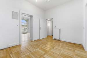Stilvolles Gründerzeithaus mit 341m² Wohnfläche verteilt auf drei Wohneinheiten im Bonner Zentrum – Die vollständige Adresse der Immobilie erhältst du vom Anbieter., 53111 Bonn-Zentrum, Bonn – Vorschaubild 73