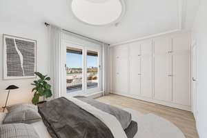 Wohnen mit Aussicht: Großzügige Dachterrasse, Kamin, Lift und Einzelstellplatz in der Tiefgarage – Potsdamer Straße 11, 80802 Münchner Freiheit, München – Vorschaubild 10