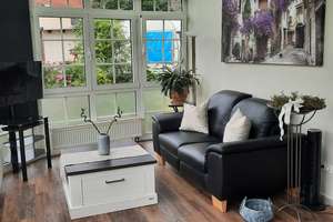 Lichtdurchflutete möblierte Singlewohnung 