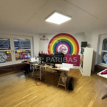 Büro-und Praxisfläche in attraktivem Altbau!