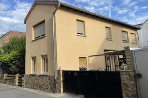 ImmobilienPunkt*** Gepflegtes Einfamilienhaus in ruhiger Ortslage von Hechtsheim