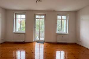 Altbauwohnung im ruhigen Hinterhaus !