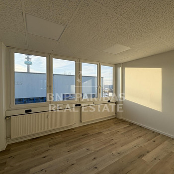 Einziehen und durchstarten: frisch renovierte Bürofläche mit Top-Anbindung in Köln-Poll!