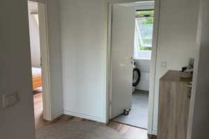 Geschmackvolle 2-Zimmer-DG-Wohnung mit Balkon und EBK in Hamburg-Schnelsen – Hamburg – Vorschaubild 10