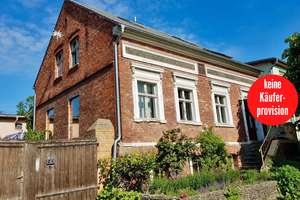 HORN IMMOBILIEN++ Altentreptow, großes Haus -teilweise modernisiert- mit Keller, Garagen und Nebenge – Die vollständige Adresse der Immobilie erhältst du vom Anbieter., 17087 Altentreptow – Vorschaubild 1