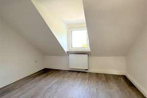 Frisch renovierte 2-Zi.-DG-Whg. mit neuem Boden und Balkon – Kleine Hakenstr. 6 a, 42283 Barmen, Wuppertal – Vorschaubild 2