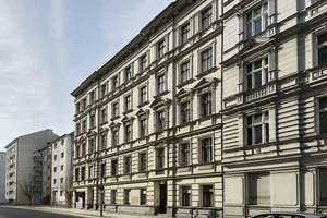 Bezugsfreie 2-Zimmer-Wohnung mit
Altbaucharme in Schöneberg