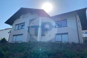 AUSSICHTSREICHES EINFAMILIENHAUS
MIT EINLIEGERWOHNUNG
 – Die vollständige Adresse der Immobilie erhältst du vom Anbieter., 94169 Thurmansbang – Vorschaubild 3