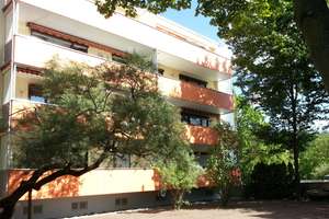 Ruhig gelegene 3-Zi.-Wohnung in Top-Lage mit Balkon, Tageslichtbad und TG-Stellplatz