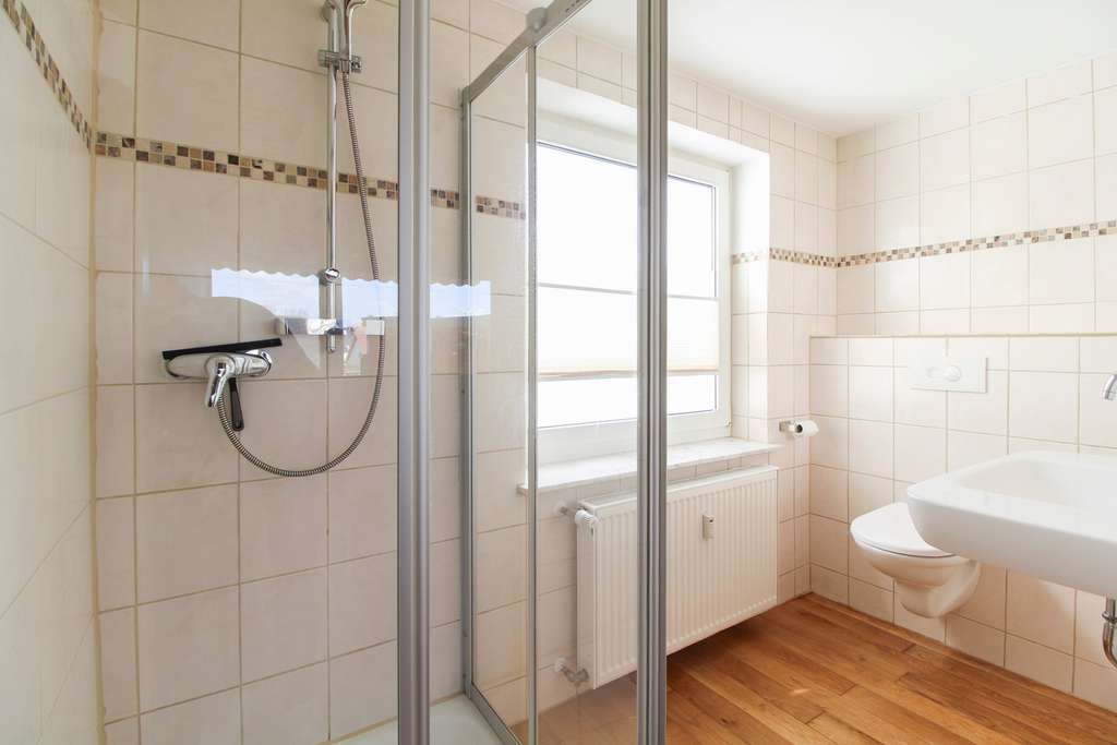 Immobilie in Steinheim - Großzügiges Wohnhaus mit bezugsfreiem Erdgeschoss und Bauplatzpotenzial - Bild 4