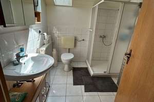 Komfortables Wohnen in einem großzügigen Einfamilienhaus mit Einliegerwohnung – Die vollständige Adresse der Immobilie erhältst du vom Anbieter., 94522 Wallersdorf – Vorschaubild 6