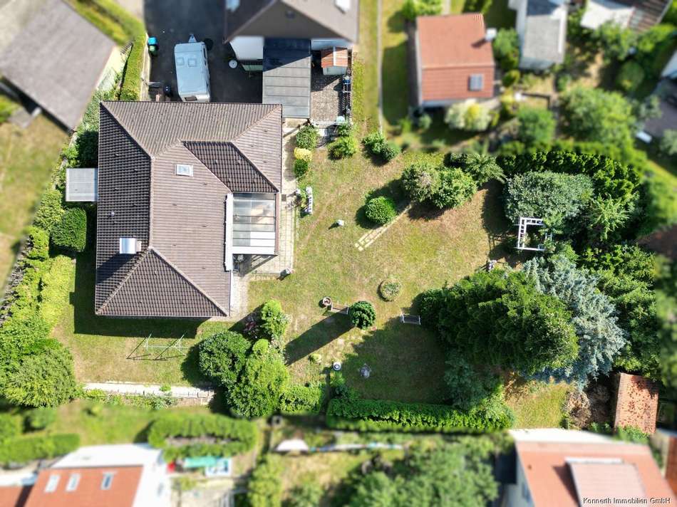 Riesiger Garten vor dem Haus