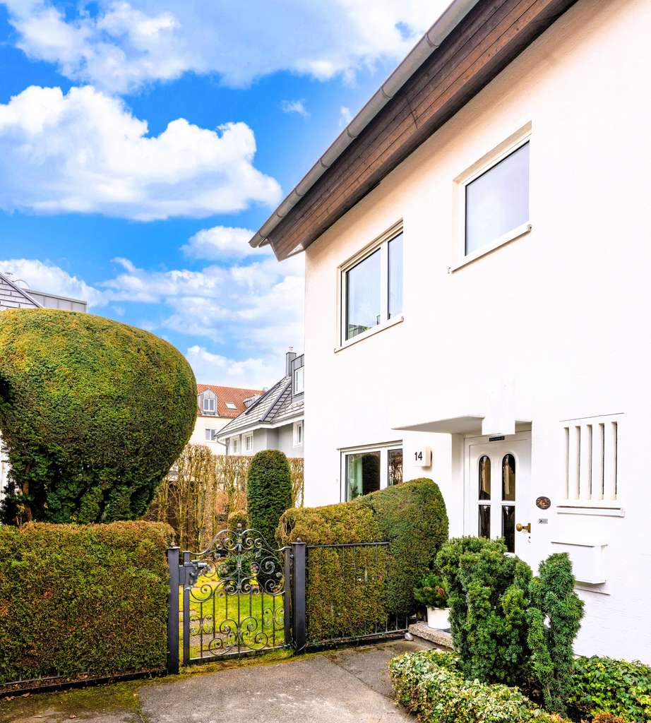 Immobilie in Gilching - Jetzt Hauseigentümer werden: gepflegtes Reiheneckhaus mit sonnigem Garten und Einzelgarage - Bild 0