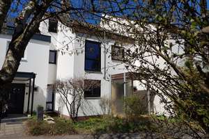 Neukeferloh - RMH in ruhiger Lage – ca. 176 m² Wohn-/Nutzfläche - 5 Zimmer + Hobbyraum – bezugsfrei – Die vollständige Adresse der Immobilie erhältst du vom Anbieter., 85630 Grasbrunn – Vorschaubild 1