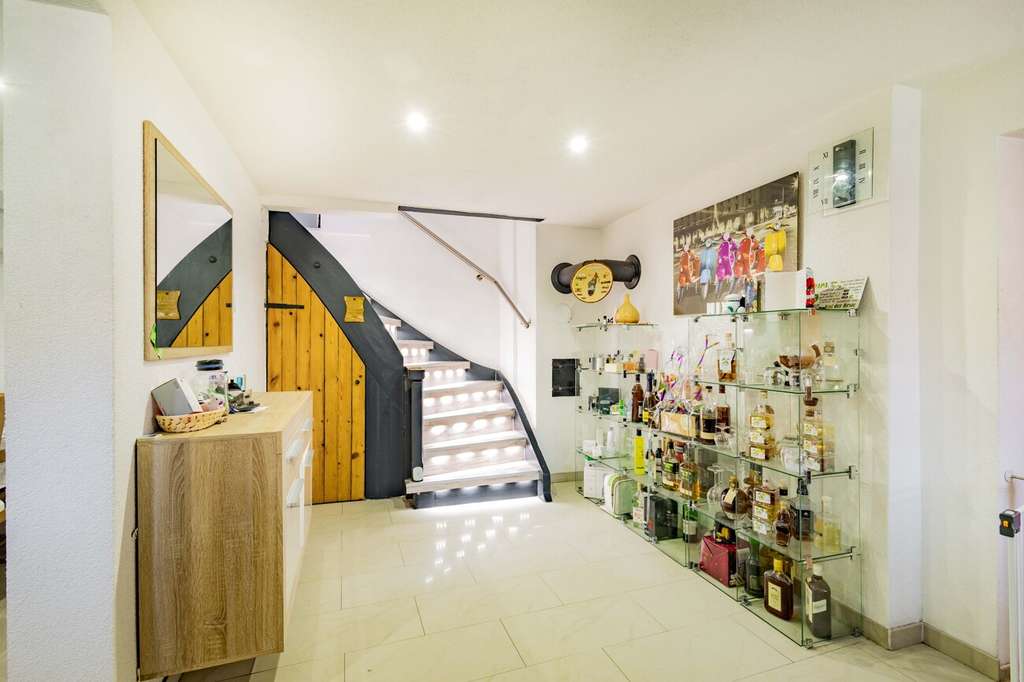 Immobilie in Herbolzheim - BRUMANI | Saniertes und helles Einfamilienhaus mit großer Scheune und Werkstatt in Herbolzheim - Bild 2