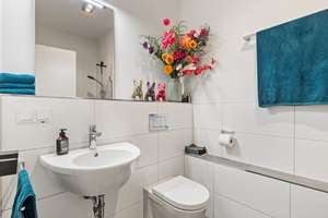 Bezugsfrei & energieeffizient:
Wunderschöne 3-Zimmer-Wohnung
mit Terrasse und kleinem Garten – Die vollständige Adresse der Immobilie erhältst du vom Anbieter., 76137 Südstadt, Karlsruhe – Vorschaubild 7