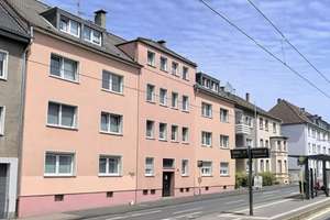Attraktive Dachgeschosswohnung mit großzügigem Wohnbereich in zentraler Lage