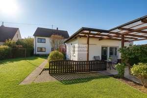Top!! Mehrfamilienhaus 3 Wohneinheiten, 2 Garagen & wohnähnlichem Gartenhaus – Die vollständige Adresse der Immobilie erhältst du vom Anbieter., 60437 Harheim, Frankfurt am Main – Vorschaubild 3