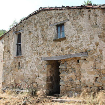 Masía zum Verkauf, gelegen in St Feliu de Pallerols.