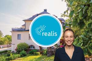 + traumhafte Wohnung + Kaufpreis inkl. Einrichtung + Parkett, Südbalkon, EBK, frisch modernisiert, – Chemnitzer Str. 180, 9224 Grüna, Chemnitz – Vorschaubild 1