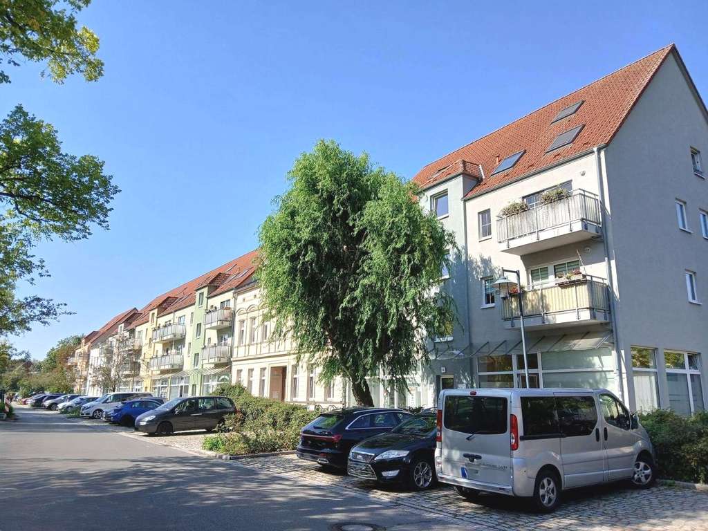 Immobilie in Neuruppin - Vermietete 3-Zimmer-Eigentumswohnung mit Balkon in zentraler Innenstadtlage - Bild 0