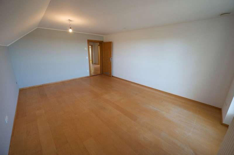 Immobilie in Reichling - UNIKAT mit traumhaftem WEITBLICK direkt am ORTSRAND!
Grosses WH / 3x ETW mit MODERNSTEM STANDARD... - Bild 6