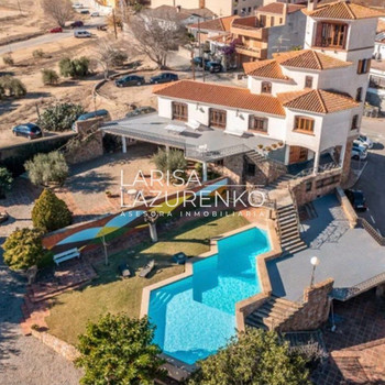 Einzelne Villa zum Verkauf in Riudecanyes, 9 Schlafzimmer.