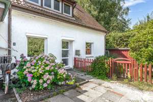 Gepflegtes Reihenendhaus mit grünem Grundstück in Privatweg – Die vollständige Adresse der Immobilie erhältst du vom Anbieter., 28259 Kirchhuchting, Bremen – Vorschaubild 2