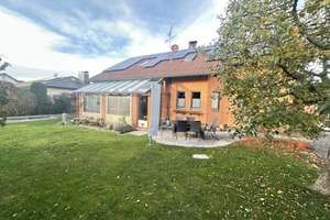 Einfamilienhaus mit PV-Anlage, Garage und großzügigem Garten – Die vollständige Adresse der Immobilie erhältst du vom Anbieter., 86842 Türkheim – Vorschaubild 2