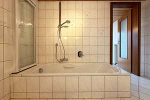 Neuer Preis...die Modernisierung kann starten.
4 Zimmer auf 131 m². Herrliches Grundstück.
Südstad – Die vollständige Adresse der Immobilie erhältst du vom Anbieter., 78050 Villingen, Villingen-Schwenningen – Vorschaubild 9