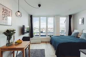 Möbliertes Studio im Dachgeschoss mit Terrasse im Herzen vom Prenzlauer Berg – Schwedter Straße 75, 10435 Prenzlauer Berg, Berlin – Vorschaubild 2