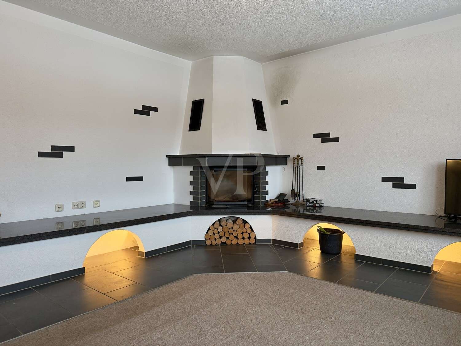 Immobilie in Neu Poserin - geräumige Doppelhaushalte mit viel Nebengelass, auf großem Grundstück sucht neue Familie - Bild 1