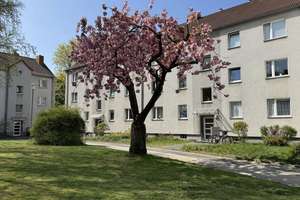 2-Zimmer-Wohnung mit Balkon und großem Garten in D-Holthausen!
