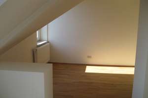 **Sendling**möblierte 2,5-Zimmer DG-Wohnung mit offener Küche**EBK **Duschbad**Keller** – Hofmannstr. 20, 81379 Obersendling, München – Vorschaubild 2