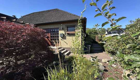 Bild von Grünes Familienidyll in Hamburg-Schiffbek: 7 Zimmer, Kamin, Keller, Garten - inkl. Einliegerwohnung