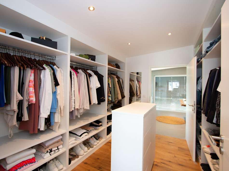 Begehbarer Kleiderschrank