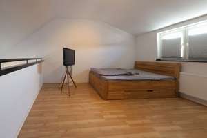 Großzügige 2-Zimmer-Maisonette mit Galerie, 2 Balkonen, Einbauküche & Tiefgarage – Stöckmannstraße 95, 46045 Altstadt-Süd, Oberhausen – Vorschaubild 3