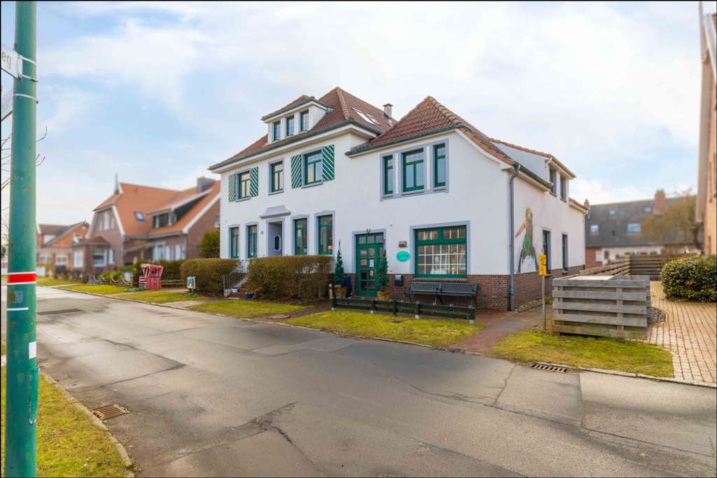 Immobilie in Langeoog - Langeoog: Ferienhaus mit acht Wohnungen & Praxis - Bild 1