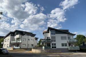 Helle 3-Zimmer-Wohnung mit Balkon, Tiefgaragenstellplatz und Aufzug – Hauptstr. 107, 52159 Roetgen – Vorschaubild 1