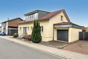Ihr Schlüssel zum Glück - Wohnhaus mit Doppelgarage und Grundstück in Fahrenbach – Neckar-Odenwald-Kreis – Vorschaubild 2