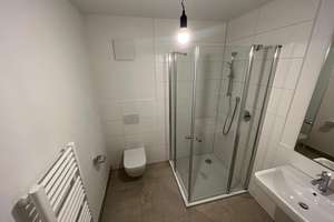 Moderne 2-Zimmer-Wohnung mit Balkon, Einbauküche und Tiefgaragenstellplatz – Steubenstraße 2, 89231 Neu-Ulm – Vorschaubild 3