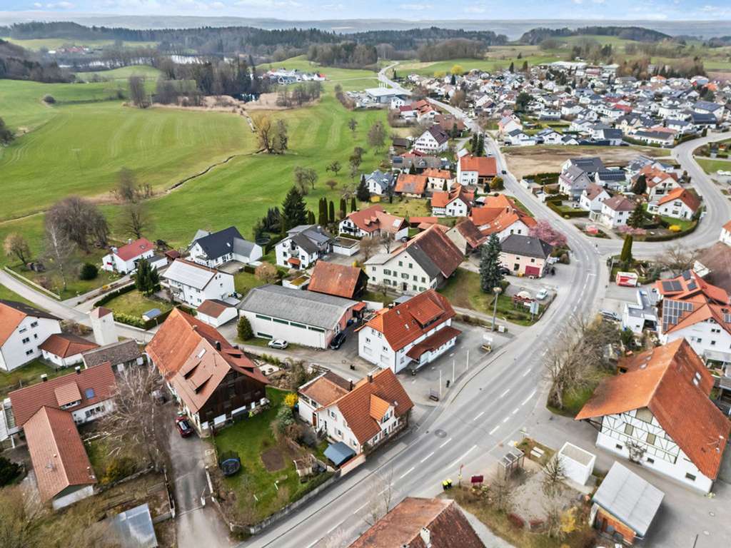 Immobilie in Schlier - Schlier / Unterankenreute - Charmantes ZFH! Viel Potenzial & Nähe zum Rößler Weiher... - Bild 3