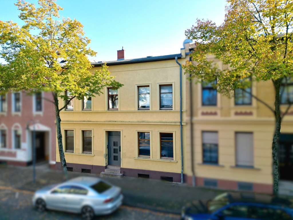 Immobilie in Bernburg - Gepflegtes Mehrfamilienhaus in zentraler Lage von Bernburg - Bild 1