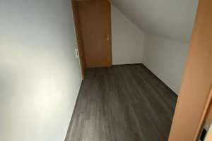 gemütliche 2 1/2-Zimmer-DG-Wohnung inkl. Küche in Bochum Stiepel – Kemnaderstr. 90, 44797 Stiepel, Bochum – Vorschaubild 4