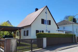 Charmantes Einfamilienhaus mit großem Garten, 2 Wohneinheiten möglich, ruhige Lage in Allach