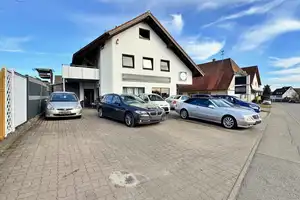 Gepflegtes 3 Familienhaus mit Gewerbefläche, Werkstatt uvm. – Calw (Kreis) – Vorschaubild 2