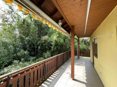 Großzügiges Wohnen mit Süd-Balkon, 4 Zimmer im EG